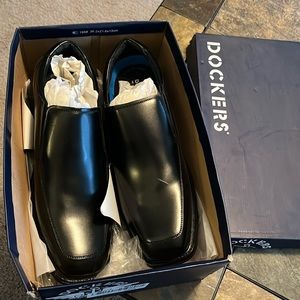 SLIP RESISTANT Docker’s Dress/work shoes